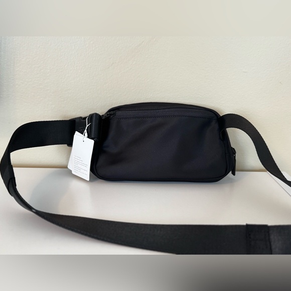 Lululemon everywhere belt bag with long strap - Picture 2 of 7